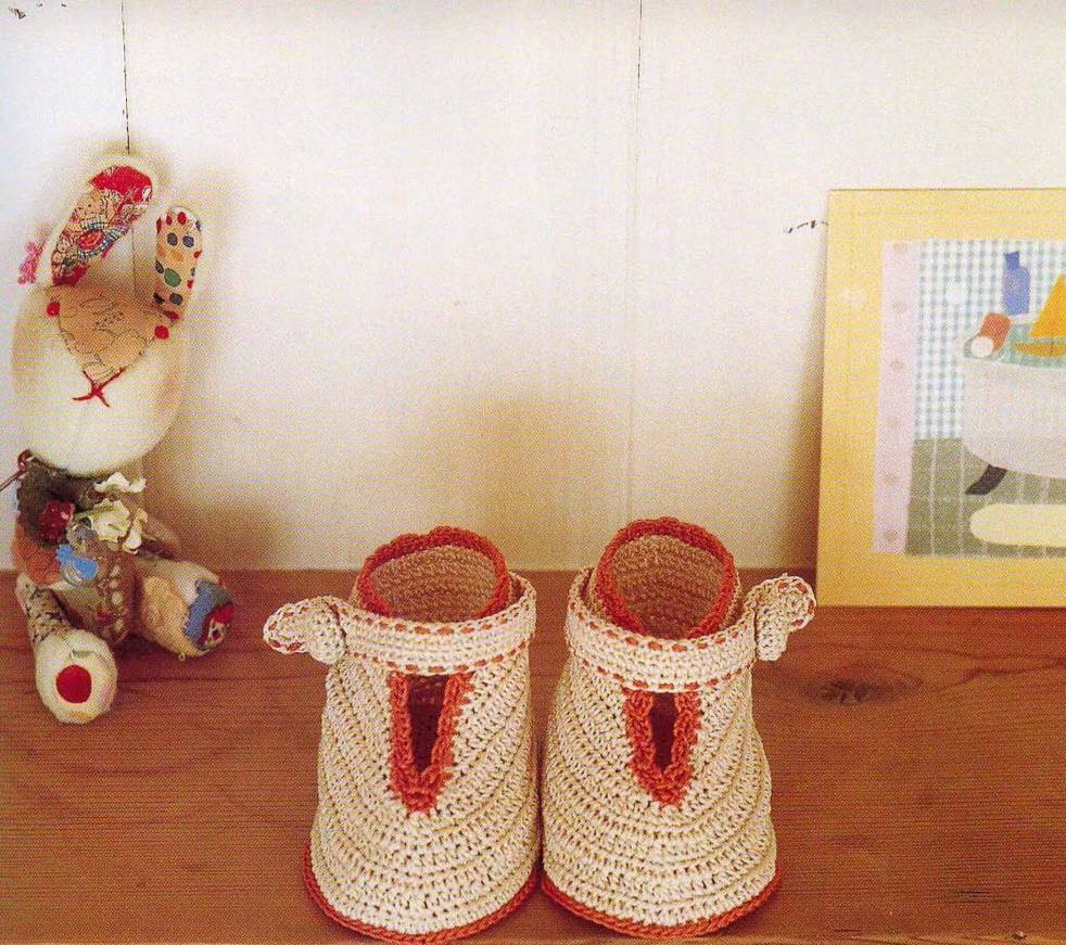 Easy crochet baby booties pattern