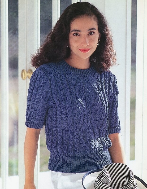 Blue short sleeves pullover sweater with arans knitting pattern